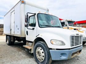 2005 FREIGHTLINER BUSINESS CLASS M2 106